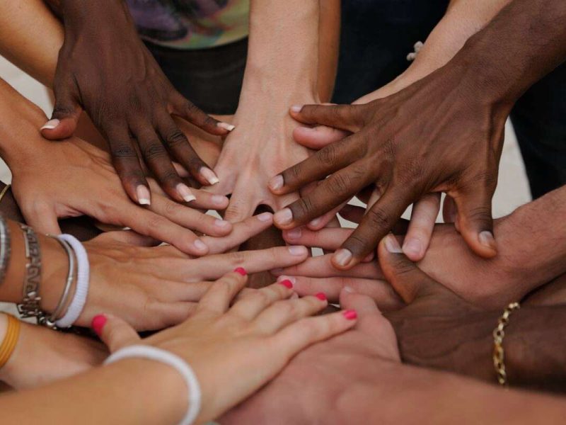 Son numerosos los ejemplos de personas que son deportadas a países que no son suyos por culpa del perfilamiento racial.