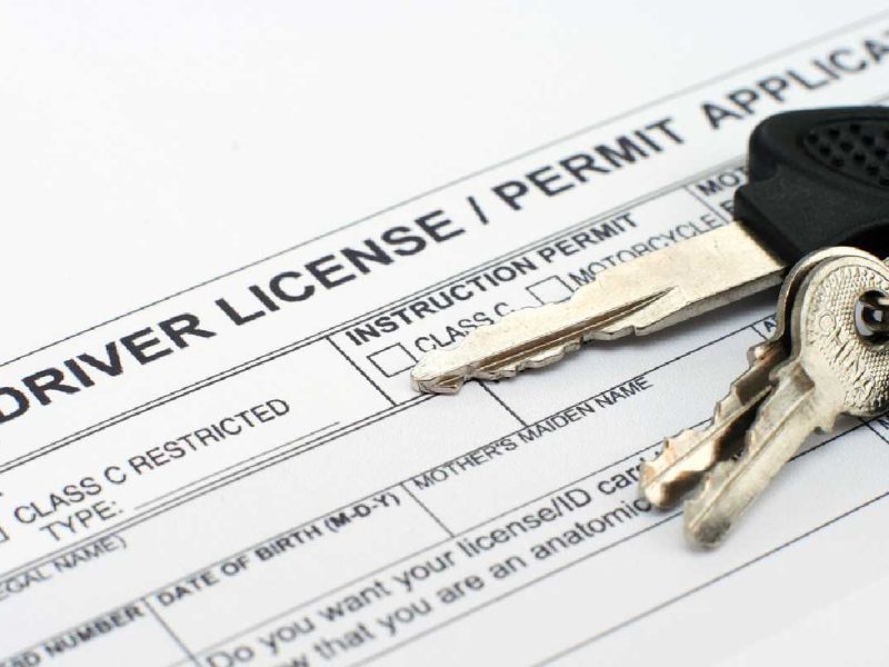 que documentos necesito para sacar la licencia en massachusetts