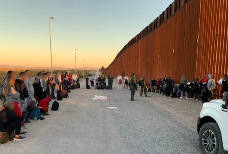 En San Diego detienen casi 300 migrantes en menos de 13 horas