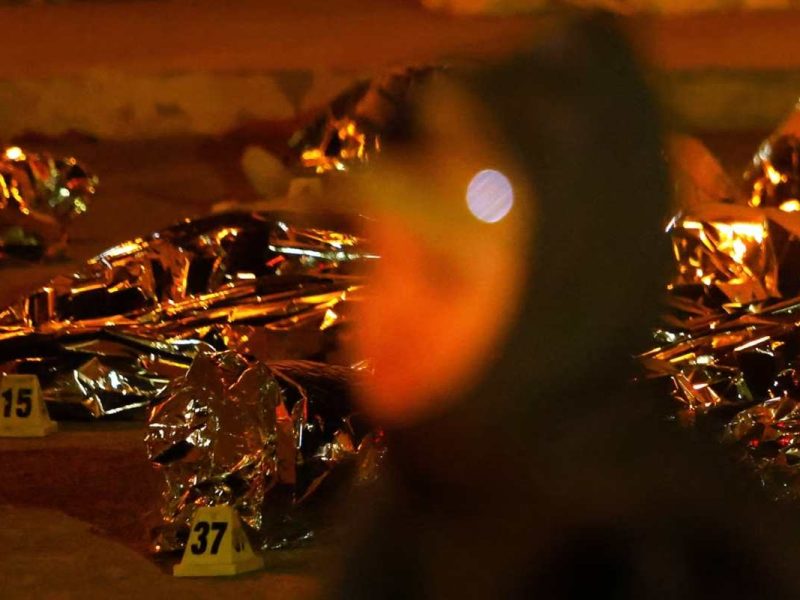 Audiencia Francisco Garduño Cuerpos de los migrantes que murieron en un incendio dentro del edificio del Instituto Nacional de Migración (INM), yacen en el suelo en Ciudad Juárez.