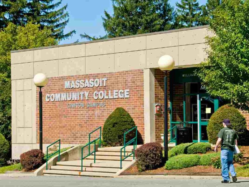 El Massasoit Community College es uno de los seis community colleges asociados al Plan de Universidades Comunitarias sin Matrículas de Boston.
