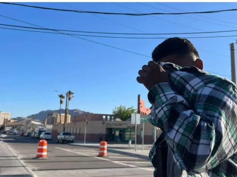 Horas antes de que finalice el Título 42, migrantes se entregan en los puertos fronterizos.