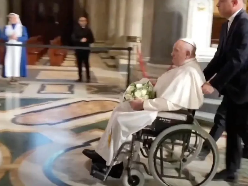 ¡De vuelta en acción! El Papa Francisco recupera su salud y abandona el hospital.