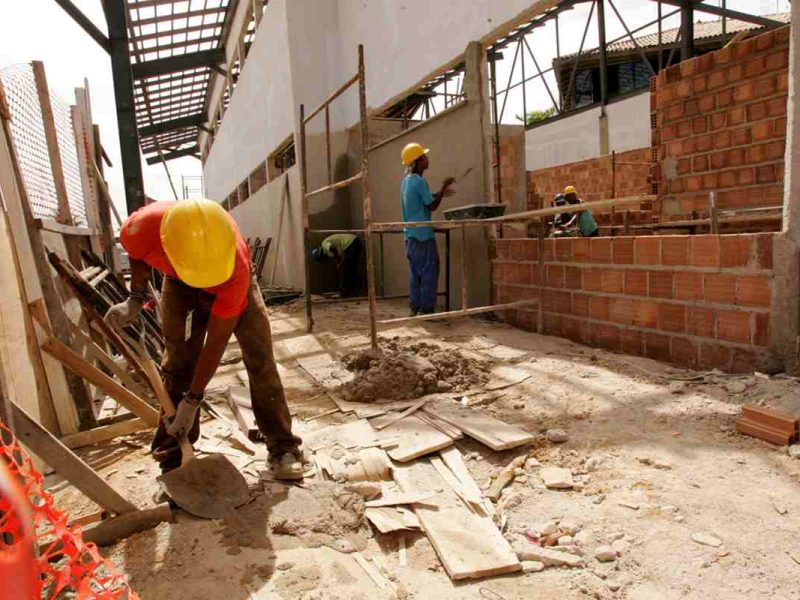 USCIS publicó una guía para obtener un permiso de trabajo a migrantes en situación apremiante