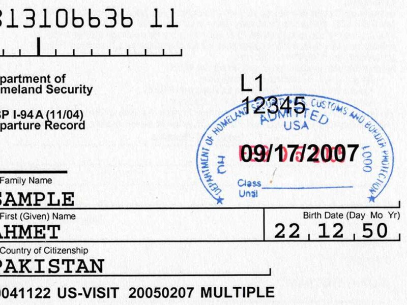 Desde 2022, los viajeros reciben su permiso I-94 electrónicamente y ya no lo reciben en un talón de papel.