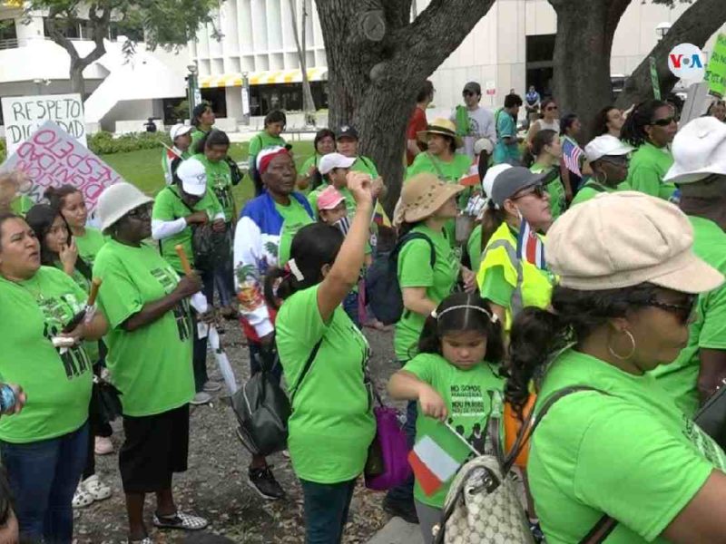 Aproximadamente 300 empleadas del hogar indocumentadas marcharon el fin de semana contra la ley antiinmigrante de Florida.
