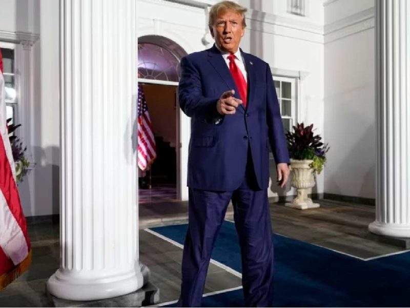 Donald Trump se enfrentará a la justicia el 14 de agosto por el caso de documentos. En la foto, el expresidente Donald Trump, habla en el Trump National Golf Club en Bedminster, Nueva Jersey.