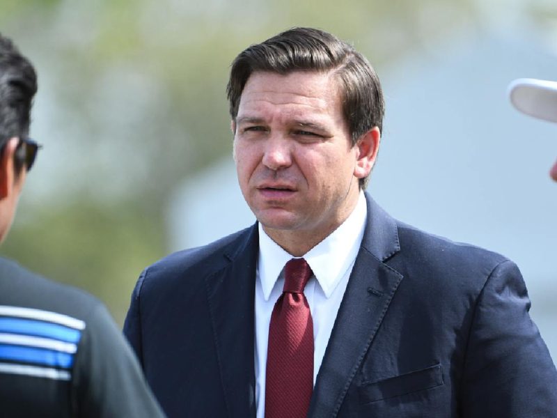 Cualquiera que cruce la frontera con drogas terminará muerto, dijo Ron DeSantis, gobernador de Florida.