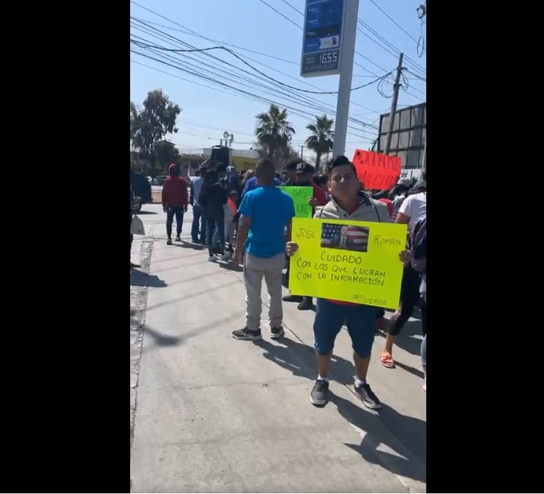 Migrantes exigen investigación tras reportaje sobre desinformación