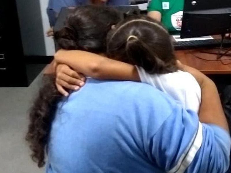 Tras reunirse con su niña, la mujer hondureña dijo que no continuará con su viaje a Estados Unidos.
