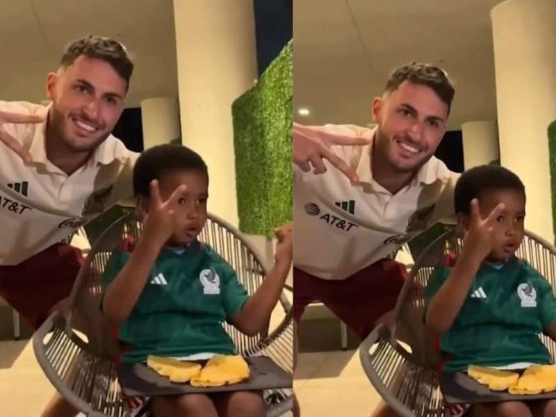 La selección mexicana dio regalos al niño etíope