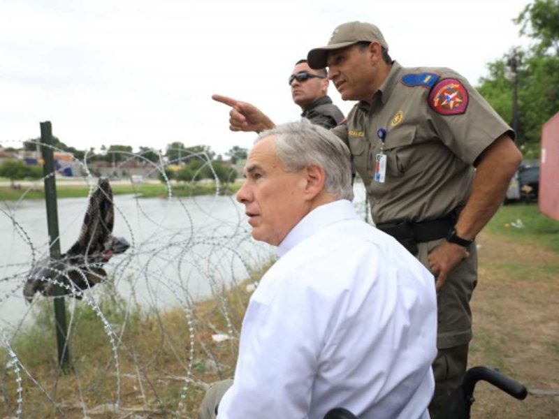 El gobierno de EEUU demanda a gobernador de Texas porque no tuvo permiso para colocar las boyas flotantes en el río Bravo
