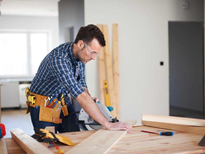 ¡Postúlate a este trabajo en Canadá como ayudante de carpintero!