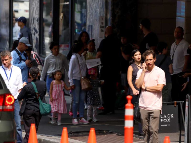 Siguen habilitando Centros de Alojamiento para los migrantes que llegan a Nueva York