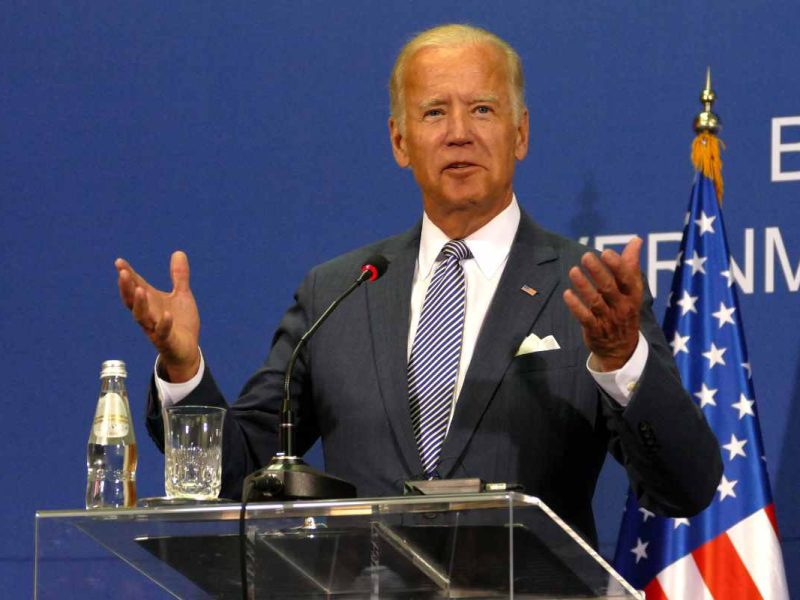 Joe Biden quiere conseguir voto de los latinos lanzando un comercial en español