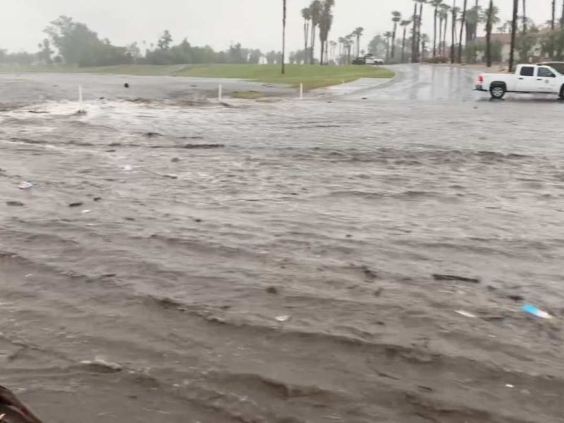 Una inundación en Palm Springs, California, provocada por las lluvias de la tormenta tropical Hilary