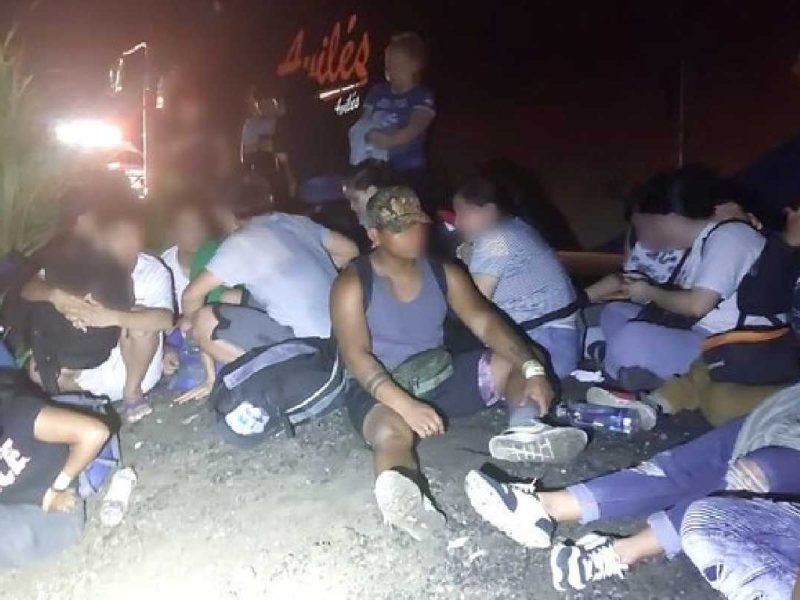 INM y otros elementos de seguridad auxiliaron en el caso de la camioneta con 27 migrantes