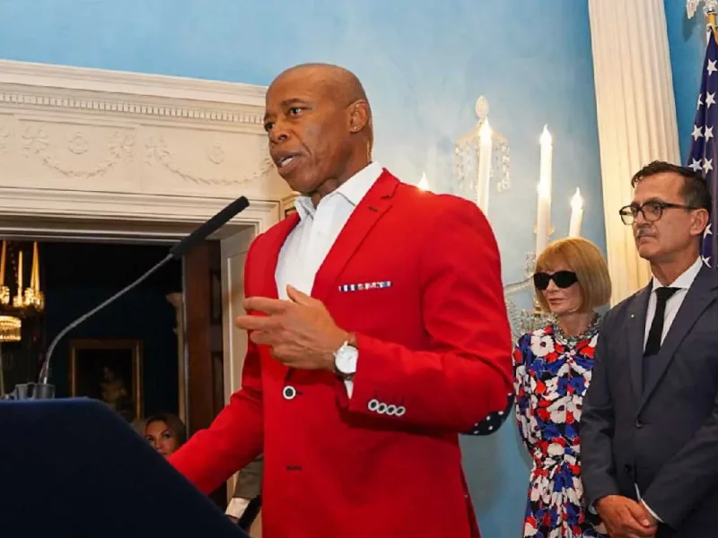 El alcalde Eric Adams dice que si la situación continúa así, los servicios que ofrecen a los condados se verán afectados ! Foto: @NYCMayor