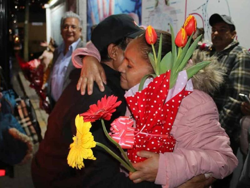 Raíces del sur es un programa gratuito al que puedes inscribirte para reunirte con tus papás en EEUU Cuánto cuesta traer a mis padres a Estados Unidos