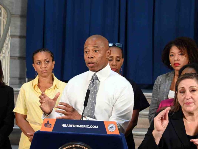 Eric Adams y Tom Homan se reunieron para acordar una colaboración y perseguir a personas migrantes inmiscuidas en actividades criminales