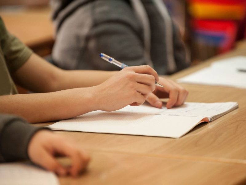 La Federación de clubes zacatecanos de California anunció que para acceder a la beca debes asistir al 50% de las reuniones de Zoom