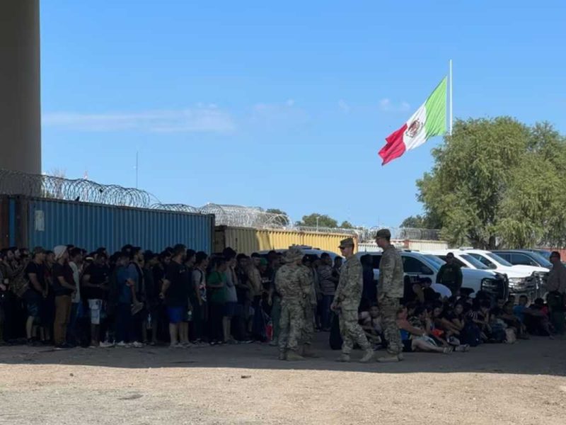 La mayoría de los migrantes no pueden pagar un alojamiento seguro, comida o servicios mientras esperan por una cita vía CBP One