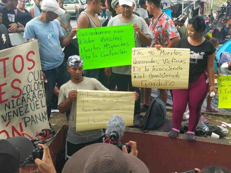 La caravana migrante dice que cerrarán calles como protestas si no obtienen sus documentos