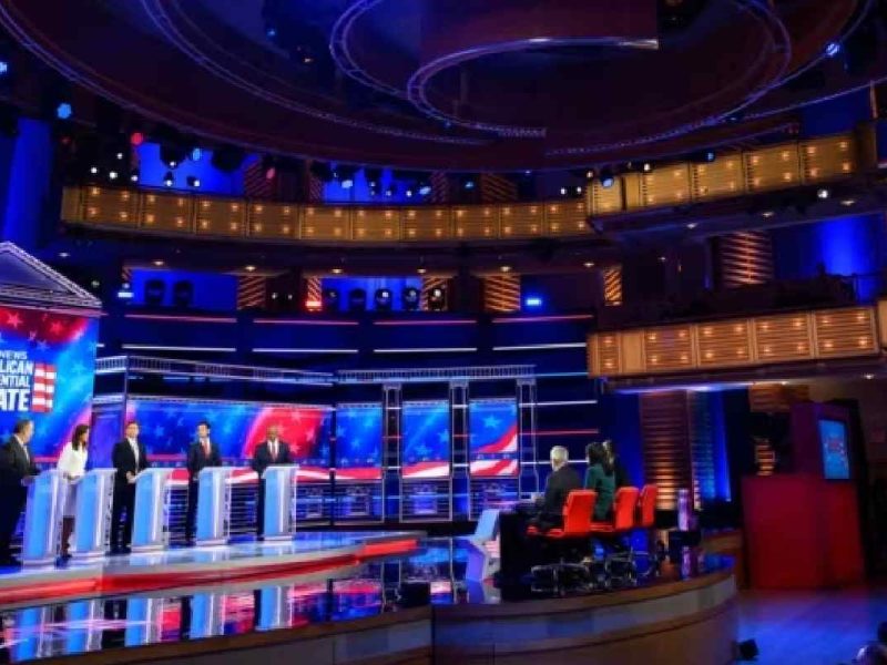 En el debate republicano De Santis dijo que cumpliría todas las promesas que Trump hizo en su gobierno respecto a los migrantes