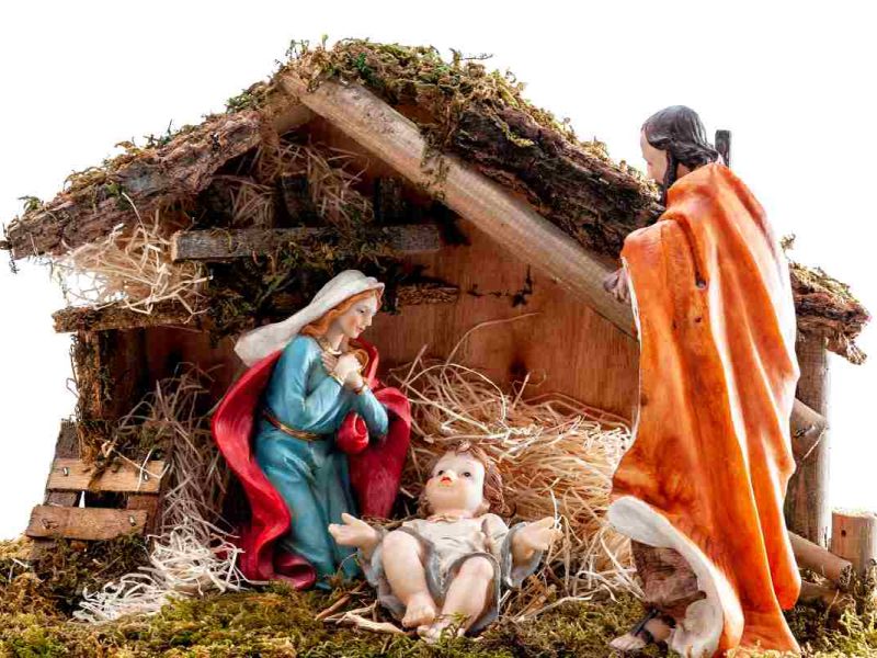En el pesebre de navidad , los reyes magos nos invitan a reflexionar de nuestra responsabilidad como creyentes para difundir la palabra de Cristo