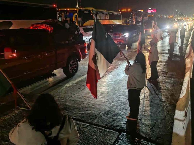 La caravana migrante sale de Laredo Texas para terminar su recorrido en Querétaro