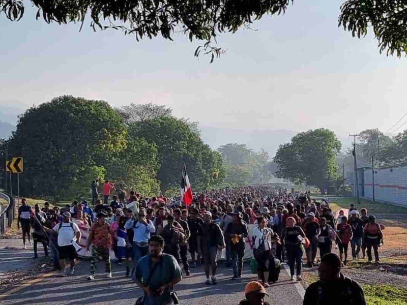Esta caravana migrante se originó en vísperas de navidad y está conformada por unas 8 mil personas que recorren el sur de México.