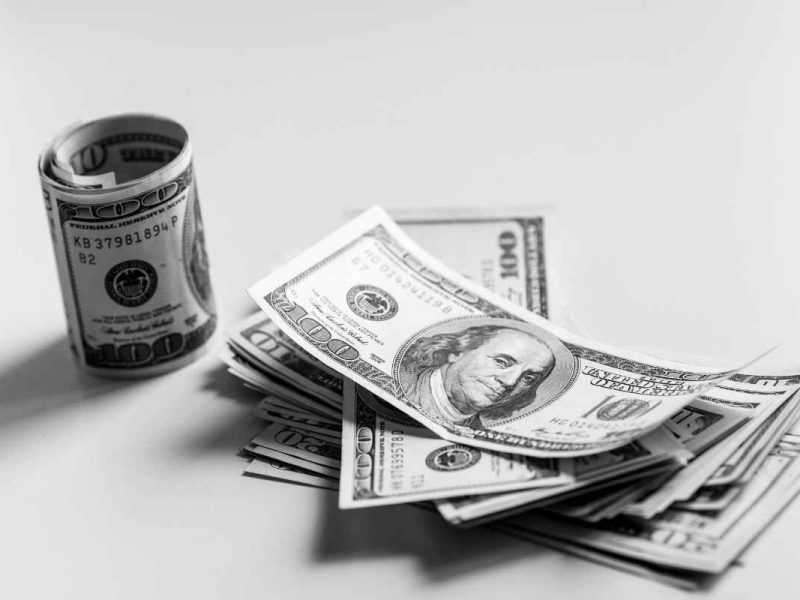 No te olvides de checar el precio del dólar hoy 27 de febrero del 2024.