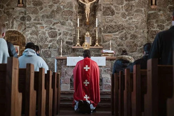 Jefa de ministros en India concede reapertura de iglesias para adorar y  rezar | ACI Prensa