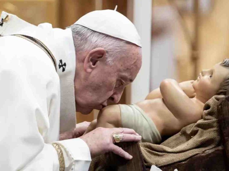 ¿Adorar imágenes está prohibido si soy católico? Conoce lo que dice la Biblia al respecto