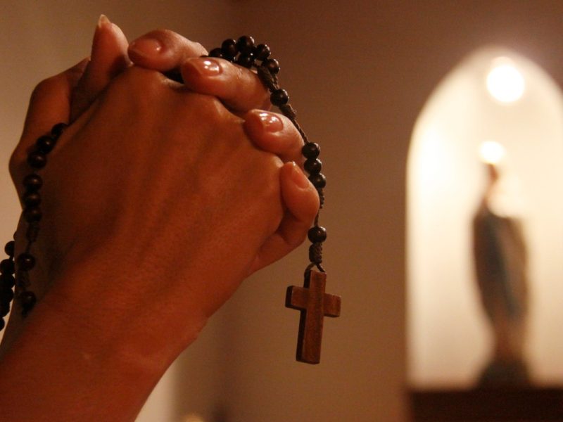 Novenario por los difuntos, ¿cómo hacerlo?