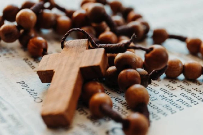 Anuncian taller para enseñar a niños a rezar el Santo Rosario | ACI Prensa