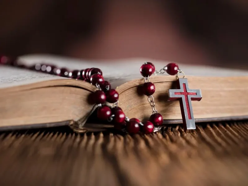 5 canciones para rezar el Santo Rosario.