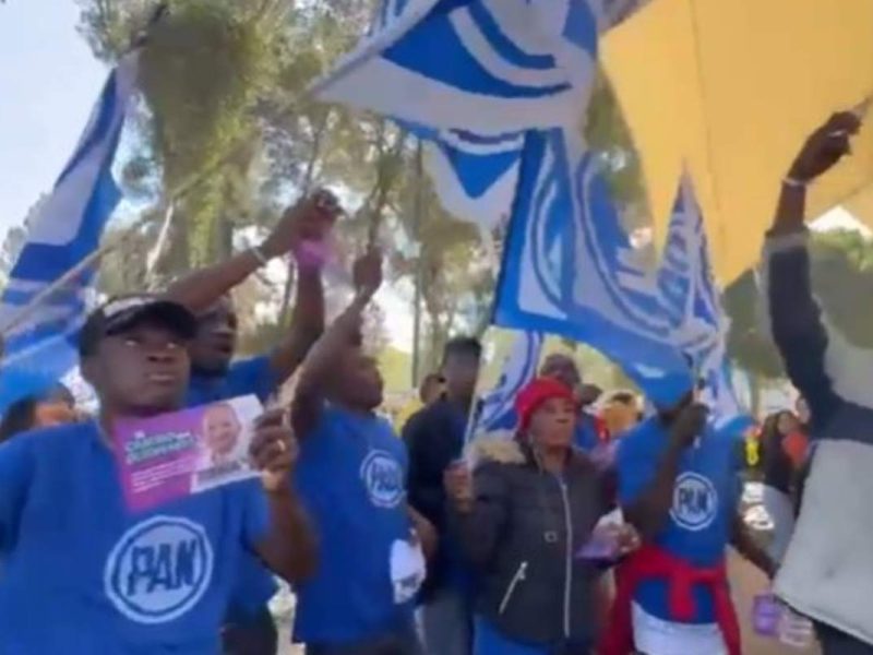 Migrantes haitianos asisten a evento del PAN