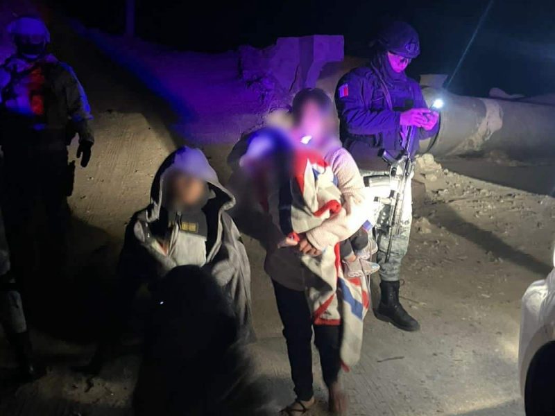 La mujer fue abandonada con sus hijos de 2, 4 y 8 años