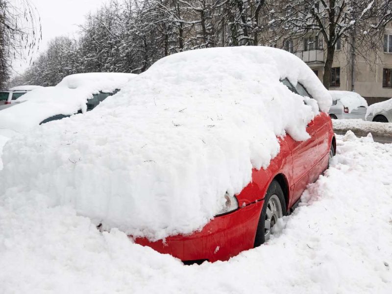 Si las cerraduras de tu auto se congelan usa un secador para convertir el hielo en agua