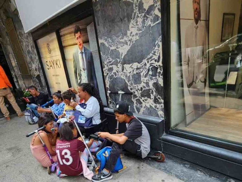 toque de queda en albergues para migrantes en Nueva York