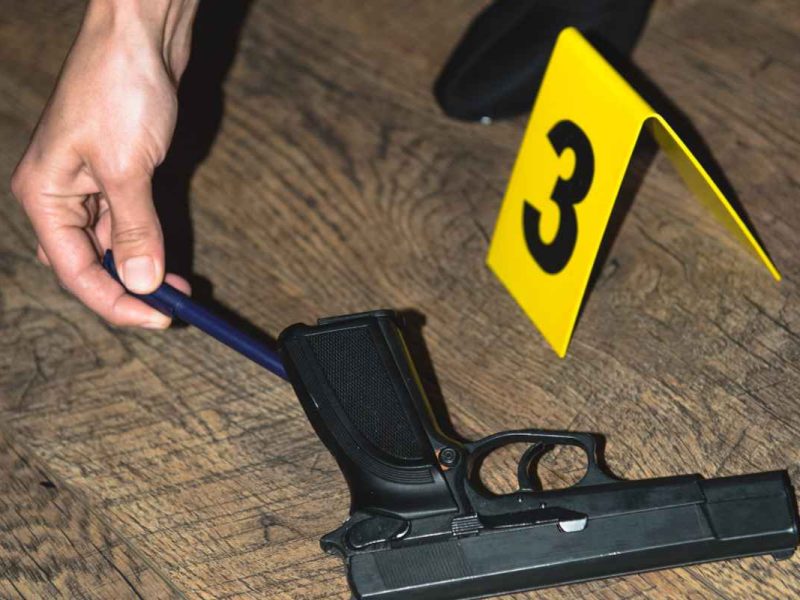 Seis jóvenes se encontraban reunidos afuera de un domicilio y fueron asesinados con armas cortas