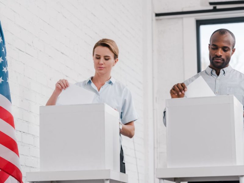 ¿Cuáles son las diferencias entre caucus y primarias?