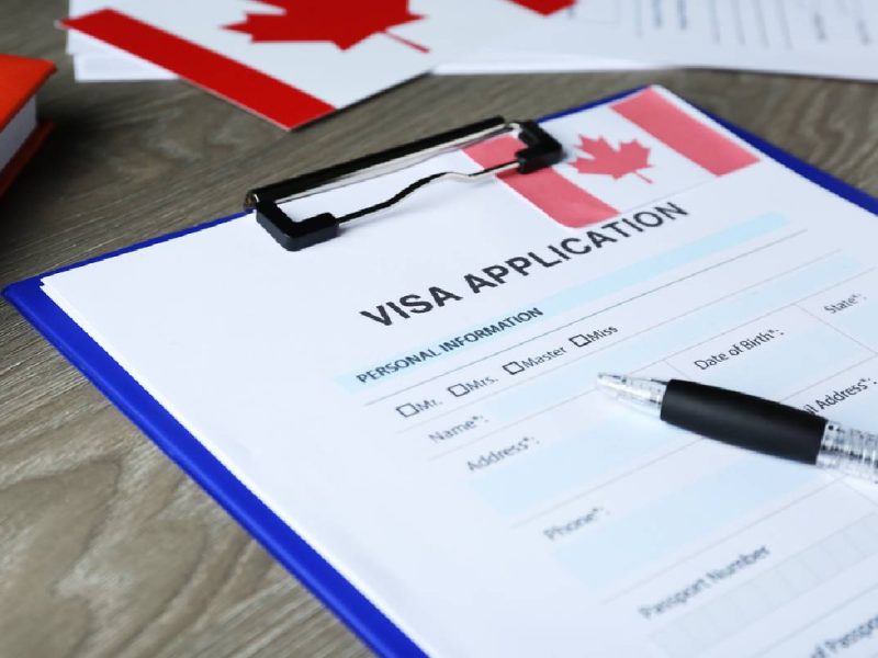 Para tramitar la visa canadiense debes contar con tu pasaporte vigente