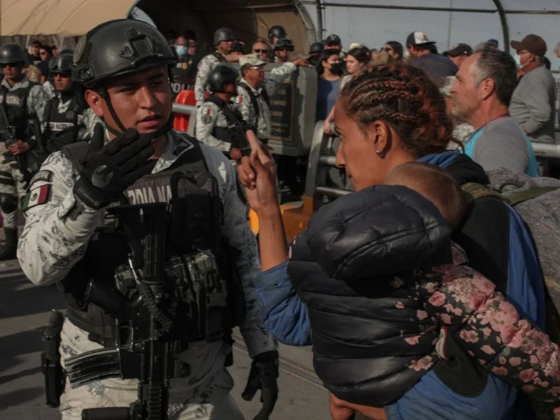 14 titulares de las oficinas del INM tienen formación militar