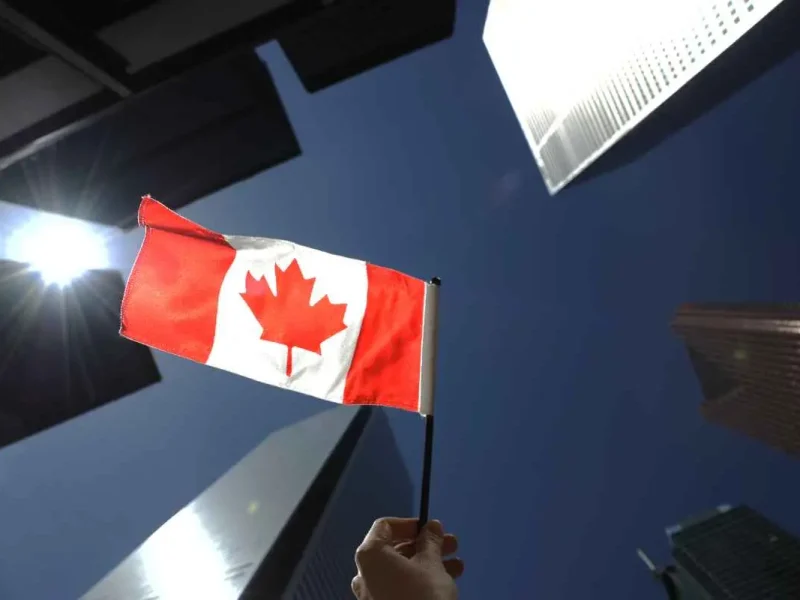 Si te preguntas: ¿cómo sacar la licencia de conducir en Canadá si soy extranjero? debes saber que algunos pueden canjear su licencia por una canadiense