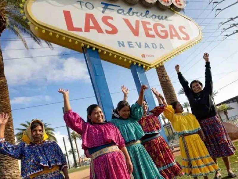 Las seis mujeres rarámuris en Las Vegas festejaron su ultramaratón