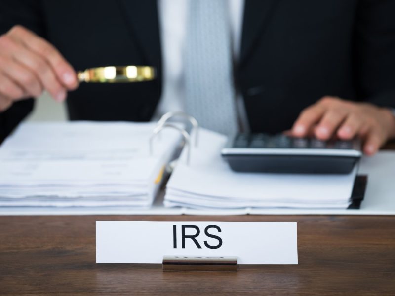 Con el fin de la temporada de taxes 2024 a la vuelta de la esquina, el IRS ofrece asistencia tributaria las 24 horas del día, los 7 días de la semana.