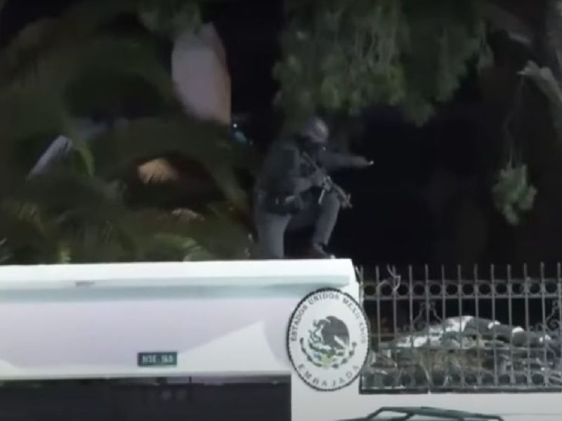 Gobierno de México revela videos del asalto a la embajada mexicana en Ecuador