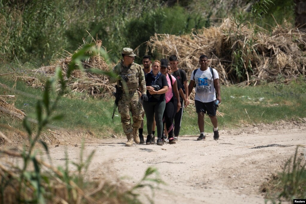 Retorno ilegal: autoridad fronteriza resguarda integridad de población en tránsito.
